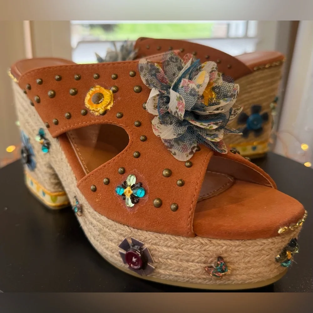Hand Embellished Statement Platform Sandals w/ Floral Appliqué Western Theme 7.5